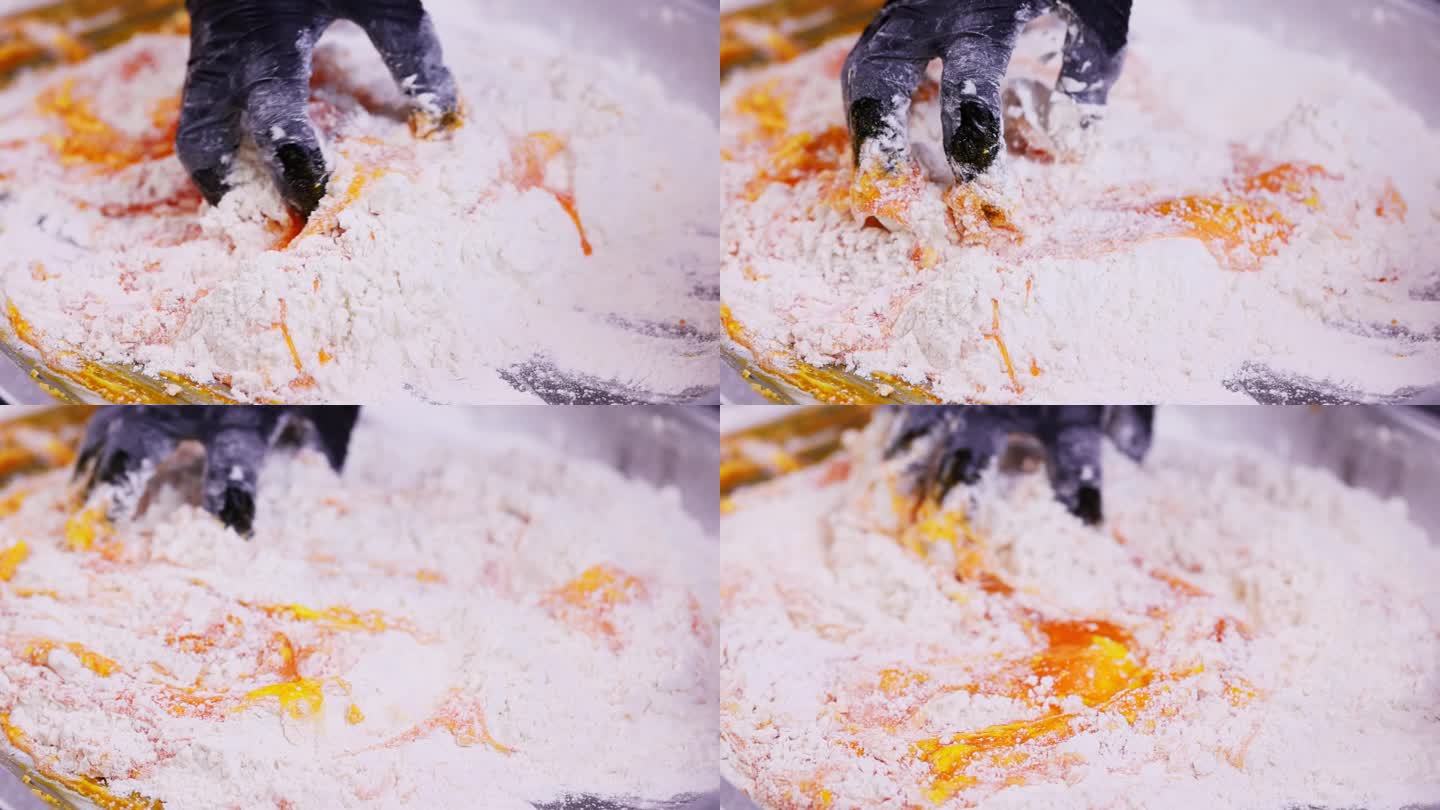 鸡蛋面粉搅拌在一起和面