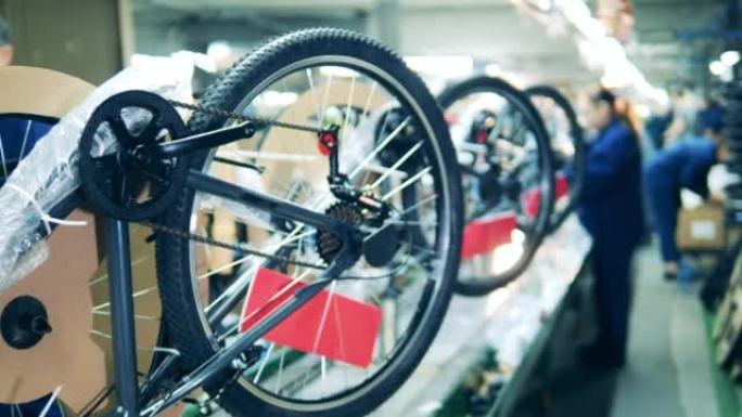 工厂自行车生产线的特写镜头