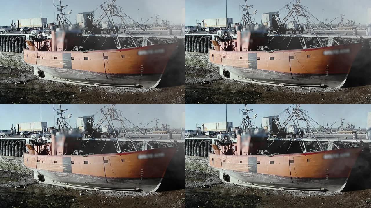 阿根廷巴塔哥尼亚里约内格罗圣安东尼奥奥斯特港退潮时的旧渔船。