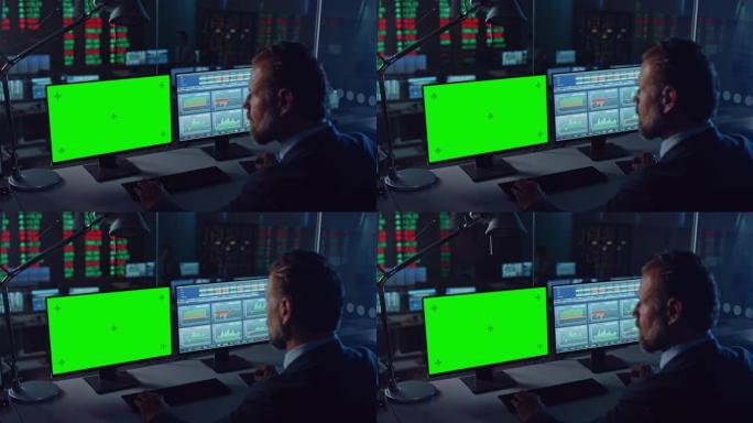 专业的财务数据分析师在现代监控办公室的绿屏计算机上工作，并在大屏幕上提供实时分析供稿。有财务专家的监