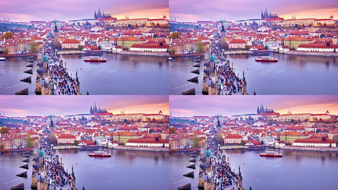 布拉格，查理大桥、城市和河流的黄昏全景，