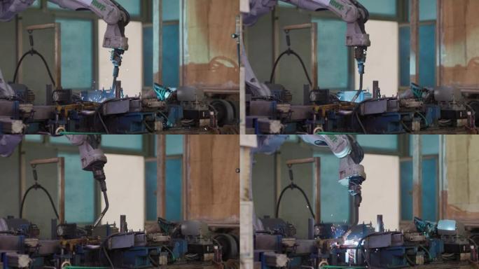 现代焊接自动化机器在生产工厂车间焊接带有明亮火花的金属。智能工业机器人手臂数字化工厂技术现代化。物联
