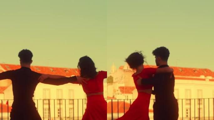 垂直屏幕: 夫妇在城市外跳拉丁舞，背景是老城区。在古老的文化底蕴丰富的旅游地点，由两名专业舞者在日落