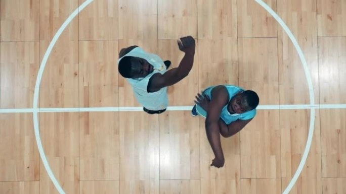 训练篮球动作的非洲裔美国球员的慢动作