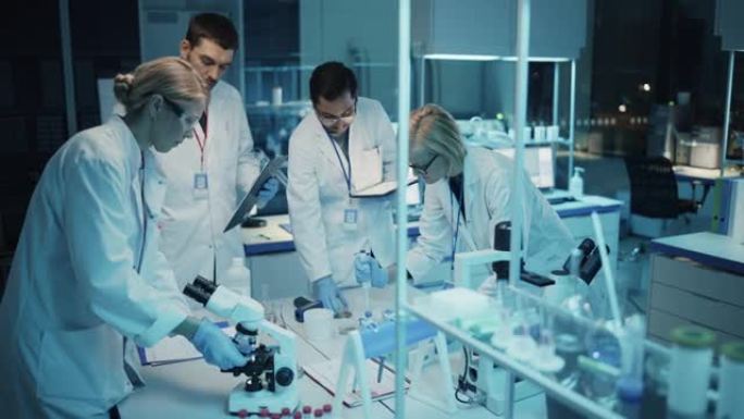 医学研究科学家团队在试管和显微镜载玻片中的DNA样本的帮助下开会并进行实验。应用科学实验室，拥有多元