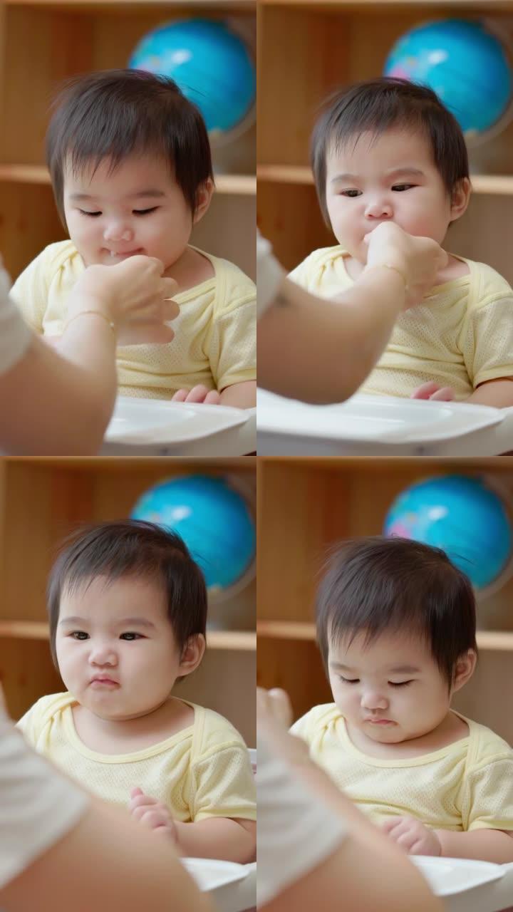 宝宝吃米饭
