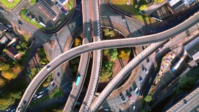 交通移动的复杂公路交叉口鸟瞰图