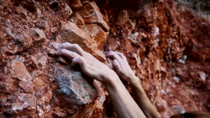 攀岩冒险挑战自我手指抓取户外冒险