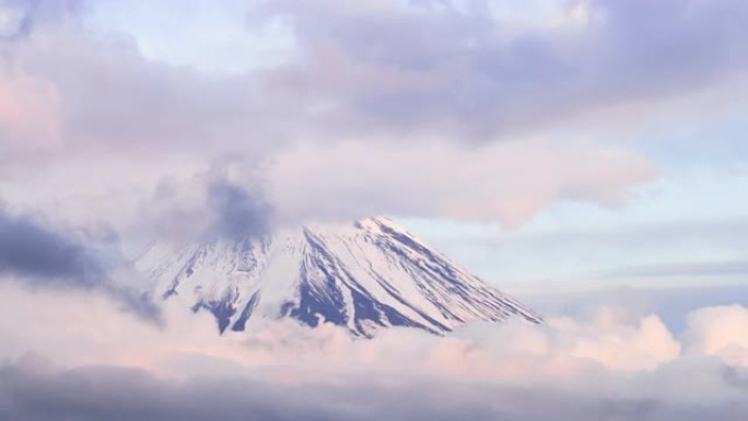 富士山，特写富士山下云海雪山