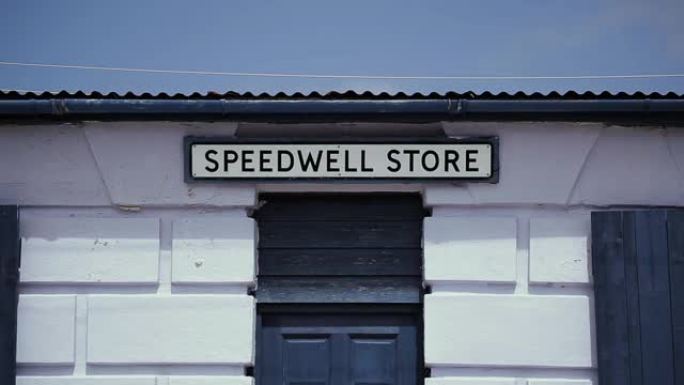 南大西洋福克兰群岛 (马尔维纳斯岛) 斯坦利一家商店的商店标志。