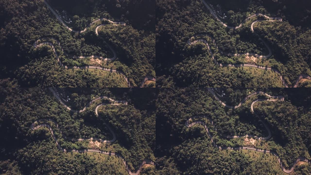 高路在山上的空中拍摄到森林的俯视图
