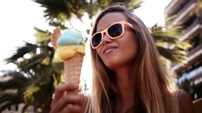 吃冰淇淋的女孩