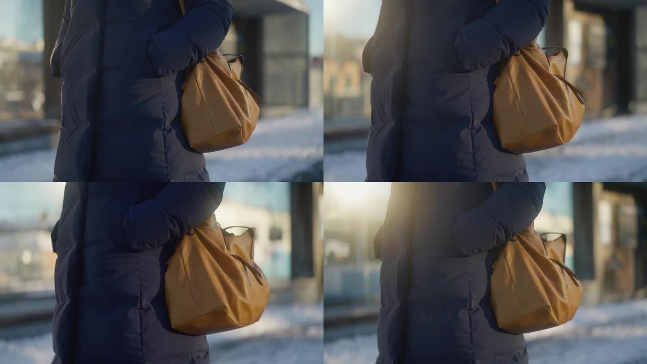 一个挂在女人肩膀上的包