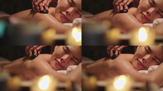 女人在石头按摩上放松