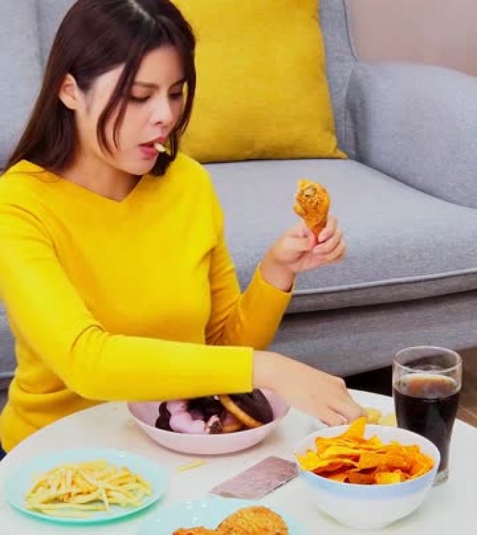 亚洲女孩暴饮暴食