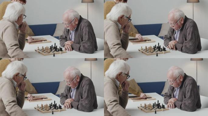 老人在养老院下棋对弈休闲休息