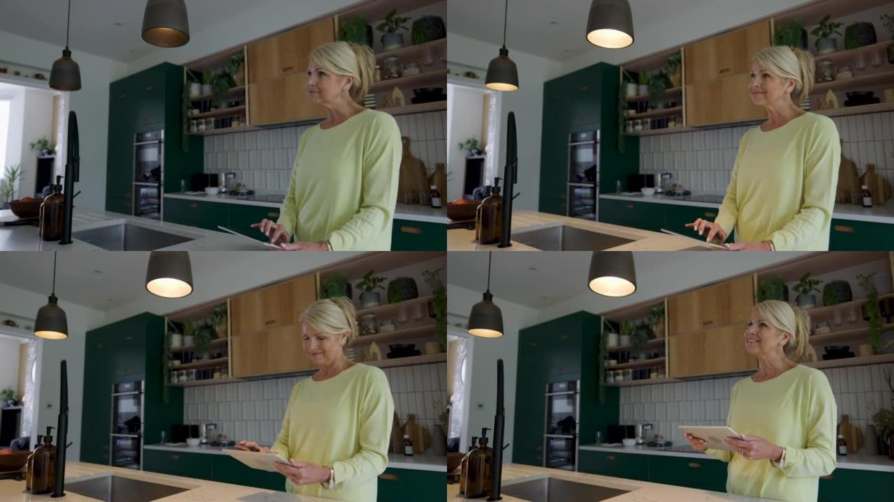快乐的高级女性通过平板电脑上的移动应用程序控制智能家居的灯光