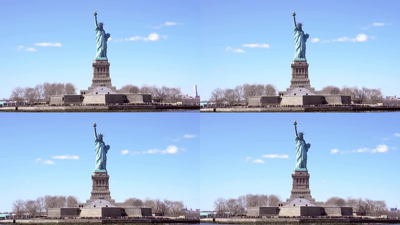 自由女神像-纽约，从自由岛离开的渡轮上拍摄。纽约地标旅游概念。