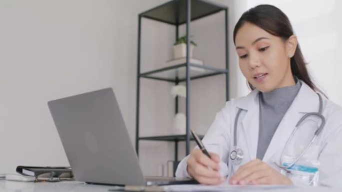 友好的亚洲女医生视频电话在线谈话的电脑笔记本电脑
