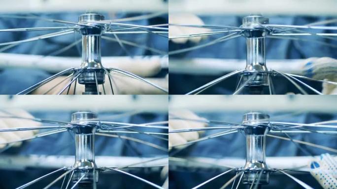 一名工厂工人建造自行车轮辋的特写镜头