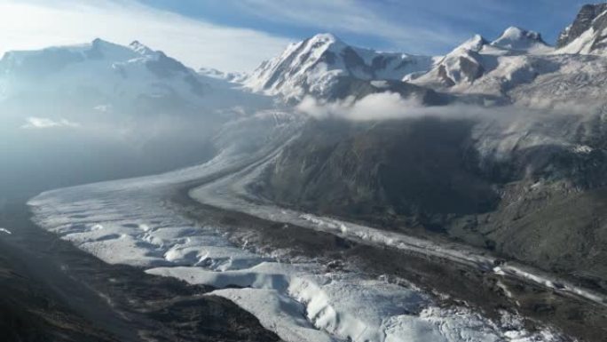 日出时瑞士冰川的鸟瞰图