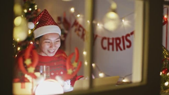 亚洲女性在圣诞节与家人进行视频通话