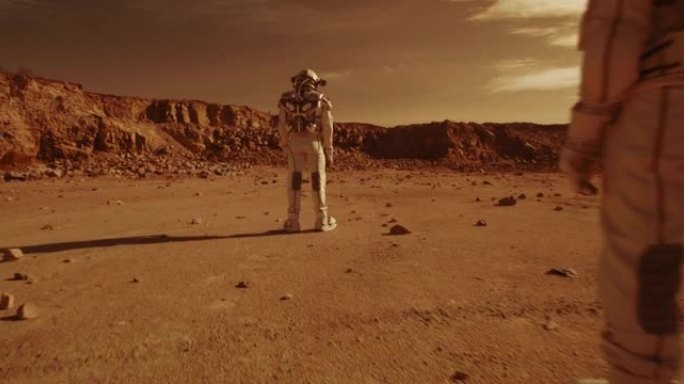 站在火星干旱地形上的匿名宇航员