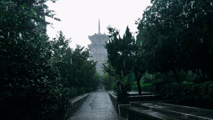 泉州开元寺下雨升格画面