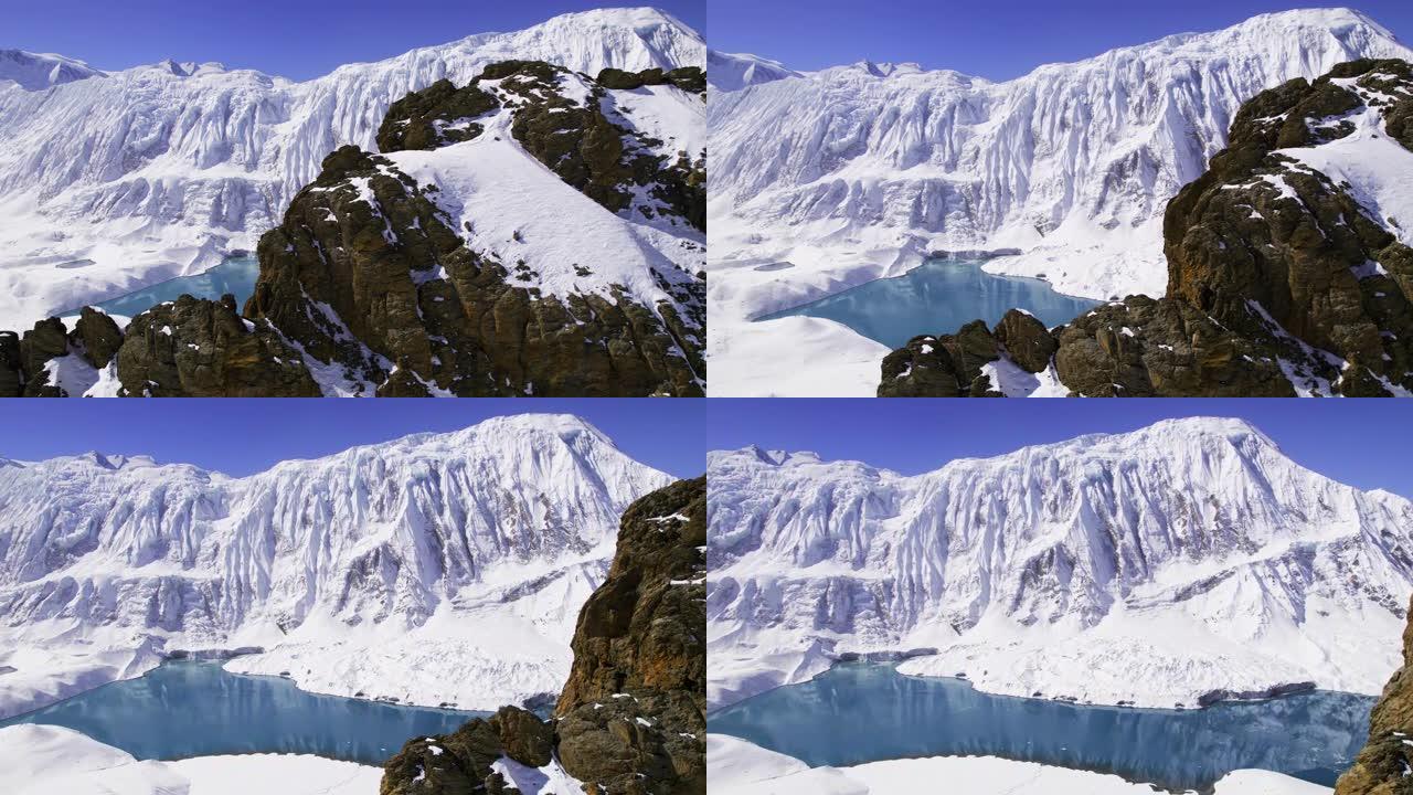 尼泊尔Tilicho湖在geourgeus雪山景观中的鸟瞰图