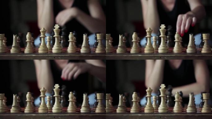 冠状病毒封锁期间，一名女子在家下棋。将所有白色棋子放在开始位置的棋盘上。4k分辨率。