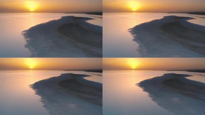 夕阳使盐湖的水变成橘红色
