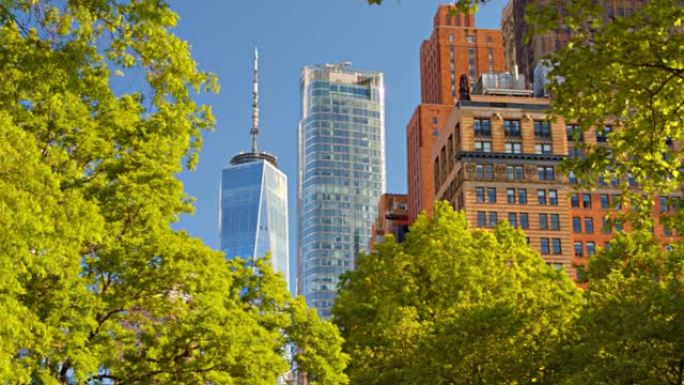 曼哈顿市中心的商业。绿色。树。自然。WTC。