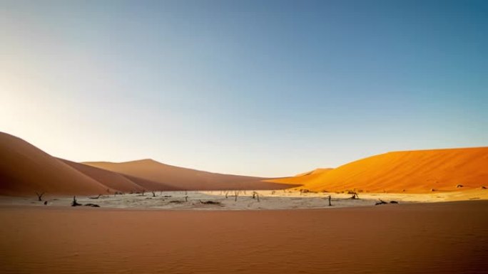 WS延时Deadvlei白色粘土锅被沙丘包围，纳米比亚，非洲