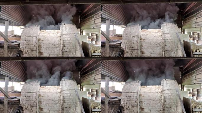 陶器车间用烟雾烘烤粘土