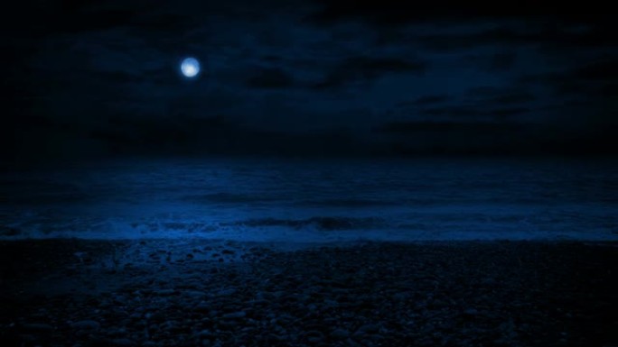 月亮照亮了海岸照亮
