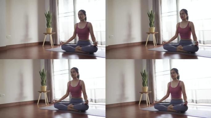 女人在家里的客厅里练习瑜伽课