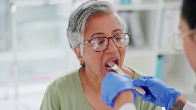 医疗保健，牙医和牙齿检查用镜子工具在医院。正畸医生，牙齿健康和医生测试一名老年妇女的口腔牙龈疾病，口