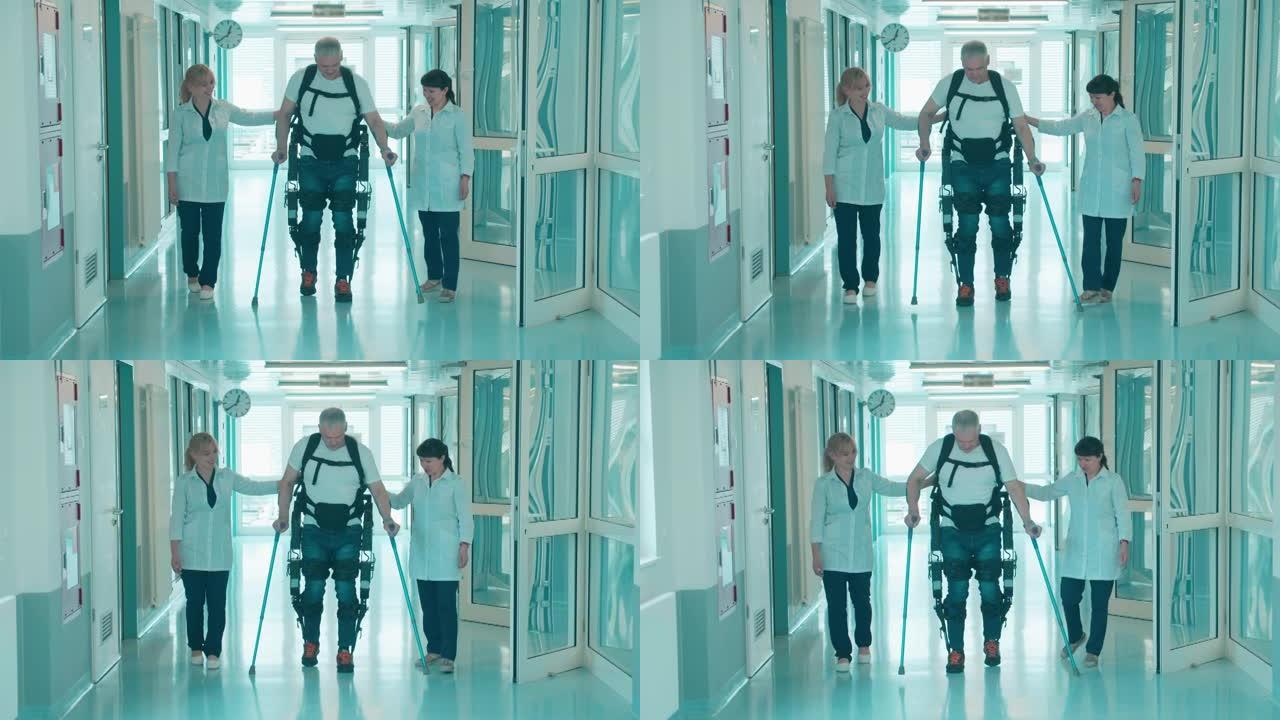 护士正在帮助残障人士在外骨骼中行走