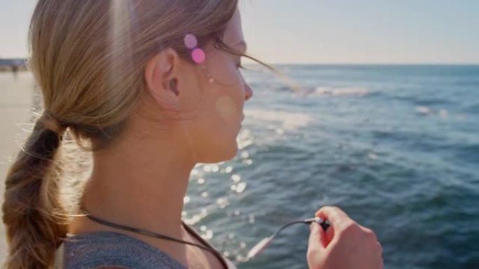 音乐耳机，海洋和女人的脸开始户外健身，有氧运动或健康锻炼。海水、自由和平和运动员跑步者收听播客、收音