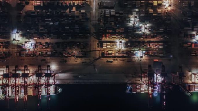 夜间集装箱运输工业港口的T/L鸟瞰图