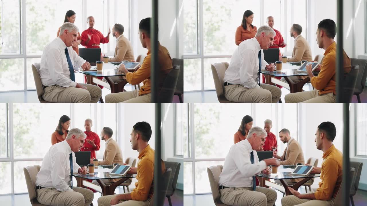 团队，商务会议和平板电脑，用于办公室协作，规划营销策略和演示或员工培训。数字技术设备的团队合作、多样