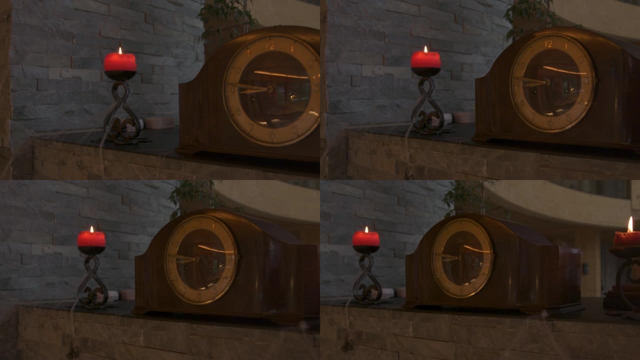 关闭燃烧的红色蜡烛和旧时钟，作为节日万圣节装饰的一部分