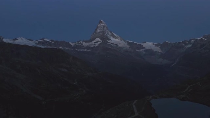 夜间瑞士雪山的4k无人机镜头