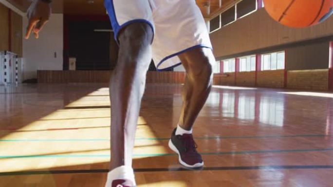 非裔美国男子篮球运动员练习运球