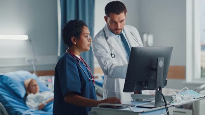 医院病房: 高加索医生与专业的黑人护士长交谈，他们使用高科技计算机。背景患者在手术成功后卧床康复。卫