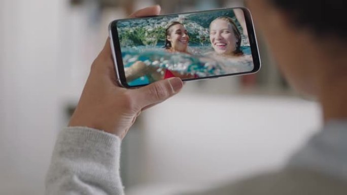 女人视频聊天使用智能手机与意大利度假的快乐朋友分享旅行体验享受快乐假期在手机上交流4k镜头
