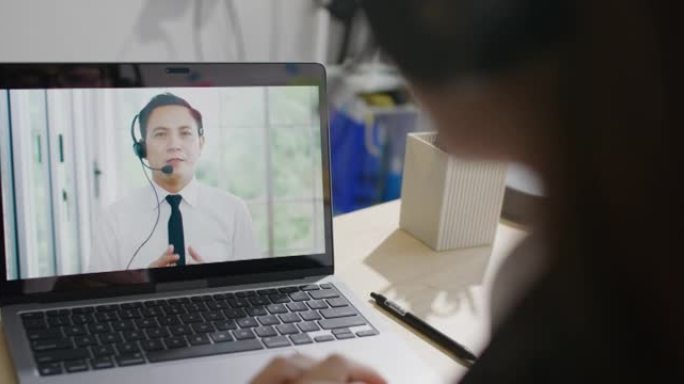 笔记本电脑屏幕上的视频会议呼叫业务团队