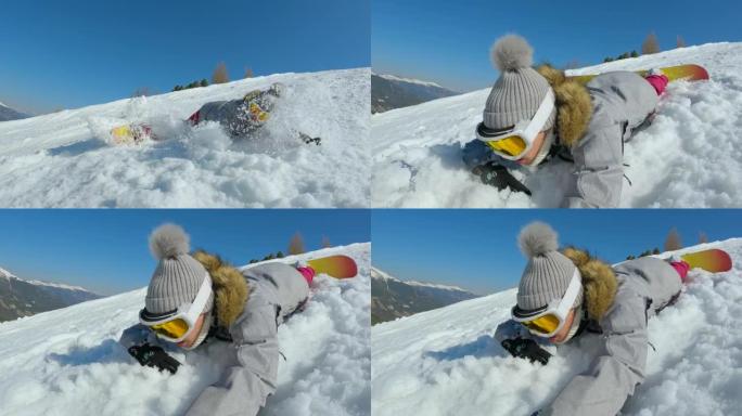特写: 女士撞到雪中时试图用滑雪板转弯