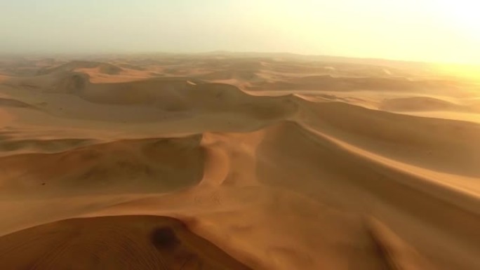 沙漠是荒凉的干旱气候广袤无垠沙漠风光