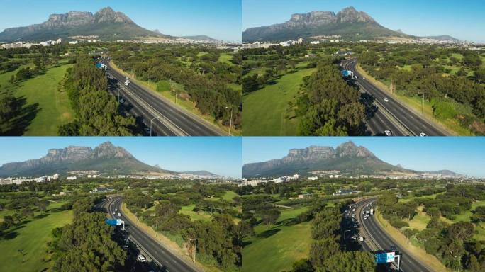 以南非桌山为背景的N2高速公路进入开普敦的鸟瞰图